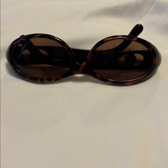 Vintage Authentic Fendi Tortoise Sunglasses - Picture 7 of 12